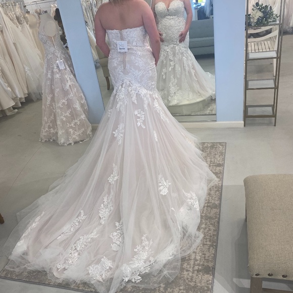 Essence of Australia D3044 Wedding Dress and Veil - Picture 6 of 10